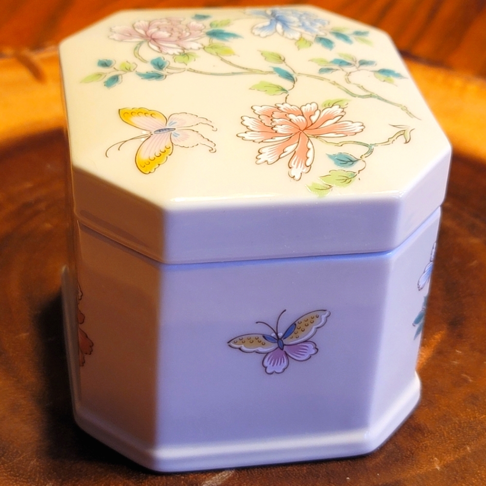 VTG Hand Painted Takahashi Japan Hexagonal Porcelain Dresser Vanity Trinket Box